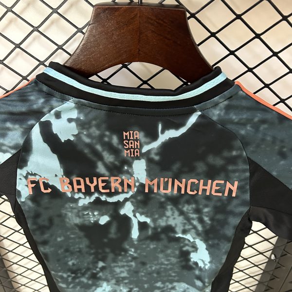 Conjunto infantil Bayer Munich 24/25 Visitante - Imagen 5