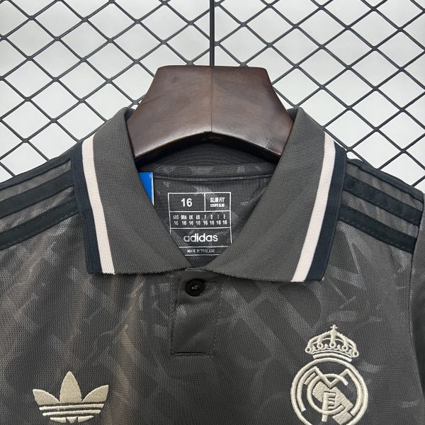 Conjunto infantil Real Madrid 24/25 3era Equipacion - Imagen 2