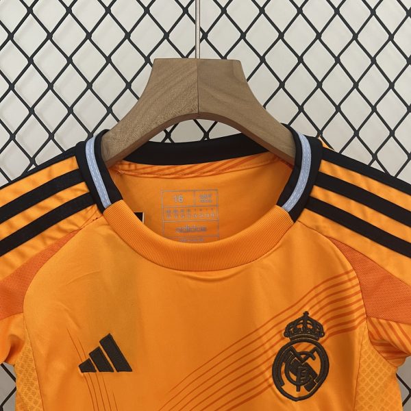 Conjunto infantil Real Madrid 24/25 Visitante - Imagen 2