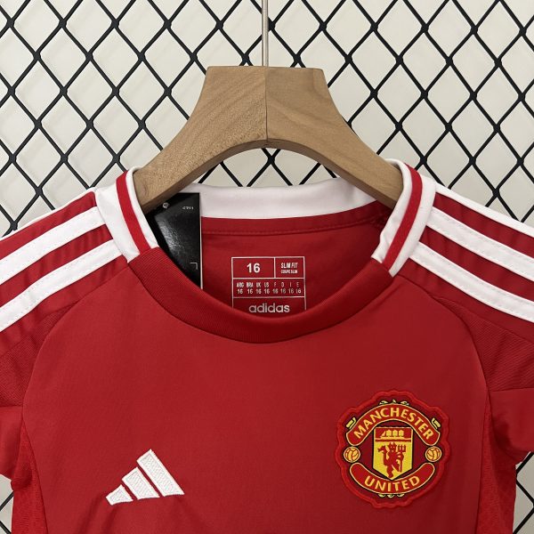 Conjunto infantil Manchester United 24/25 Local - Imagen 2